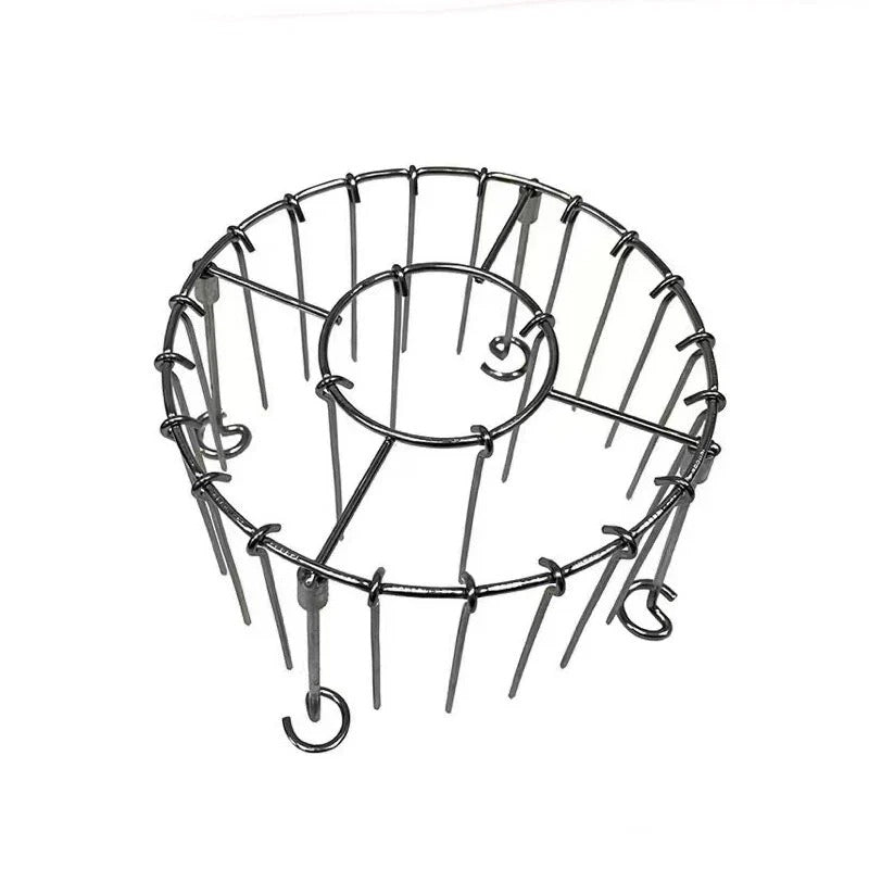 Ronde roestvrijstalen ovengrill met spies.