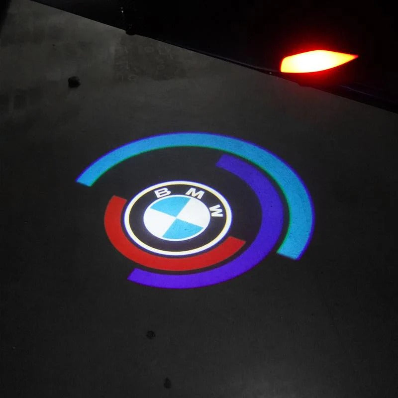 Auto Logo Projector Verlicht Je Instap Met Een Stijlvol Logo
