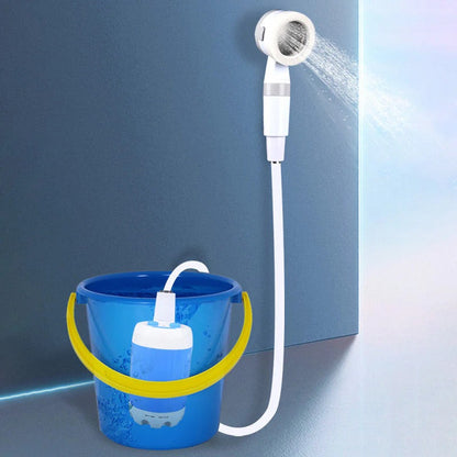 Draagbare douche voor op de camping met waterpomp