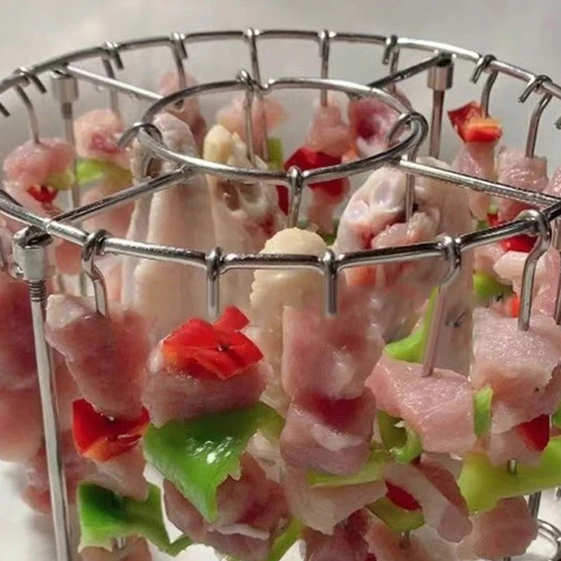 Ronde roestvrijstalen ovengrill met spies.